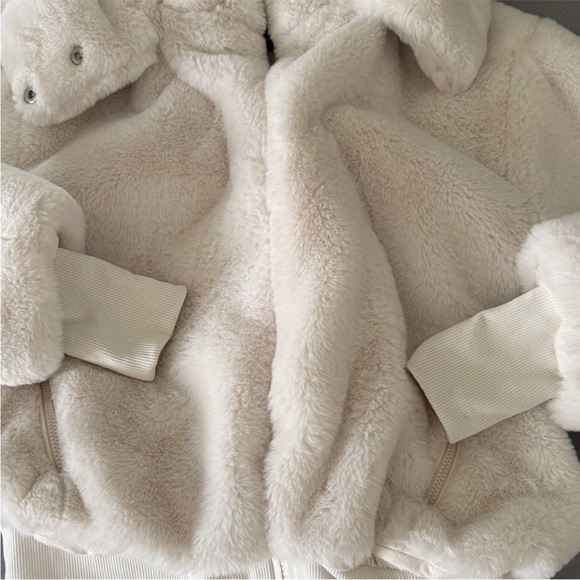 LIKE NEW ALO Faux Fur Foxy Jacket, Ivory, size XS - Picture 6 of 10